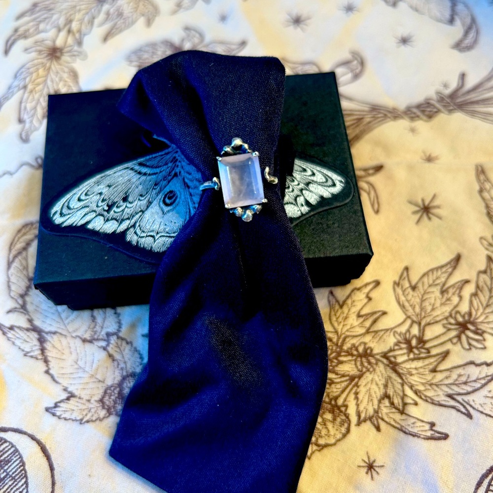 Bloodmilk jewels OG mini Hecate Ring in RQ